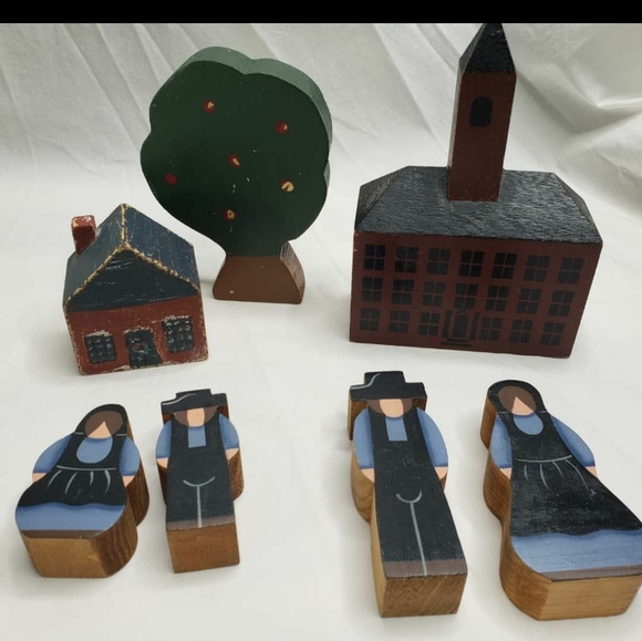 Vintage Mini Wooden Buildings and Amish People Handpainted - Picture 1 of 6